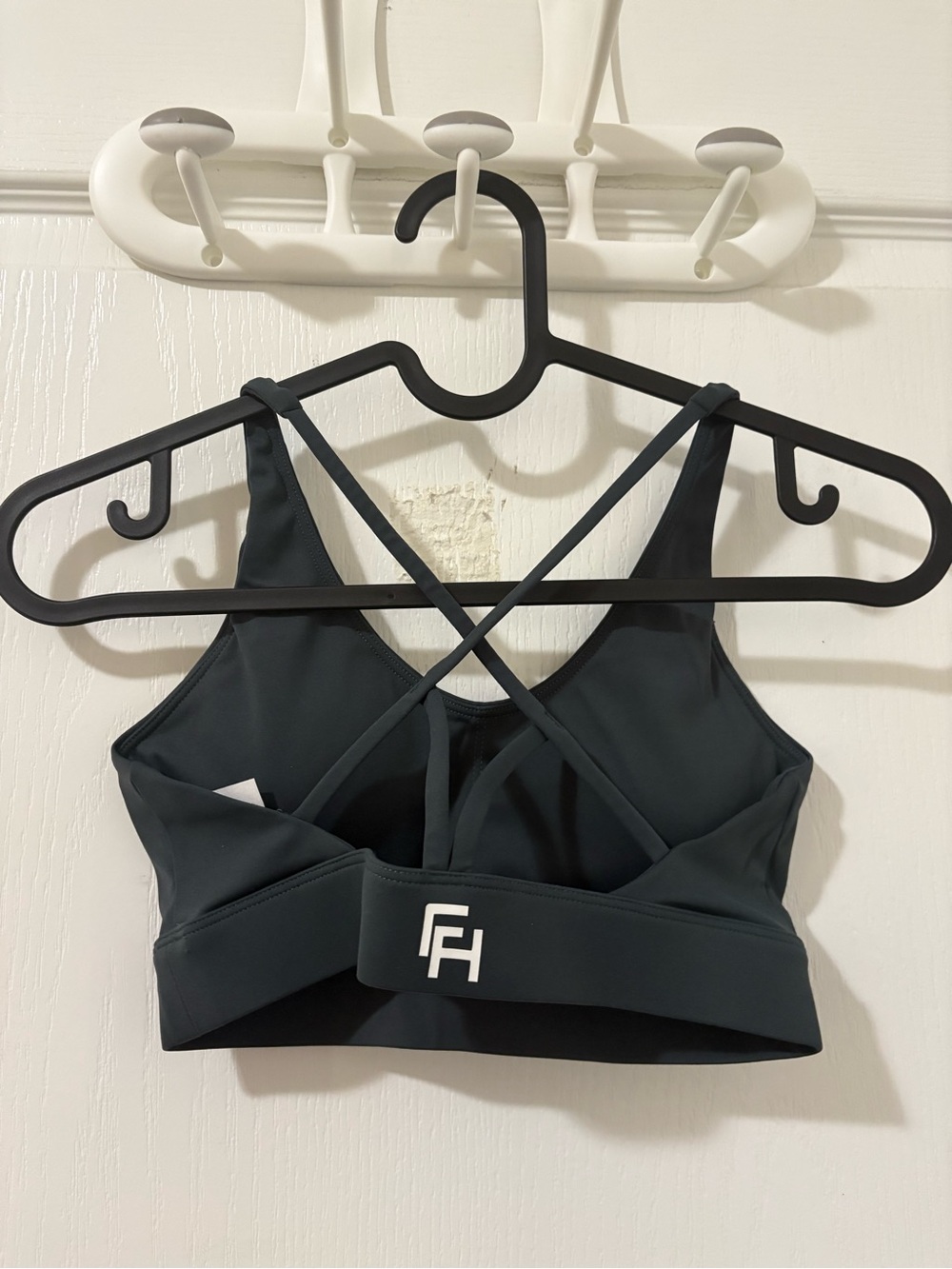 Crisscross Strap Black Sports Bra - Picture 3 of 3